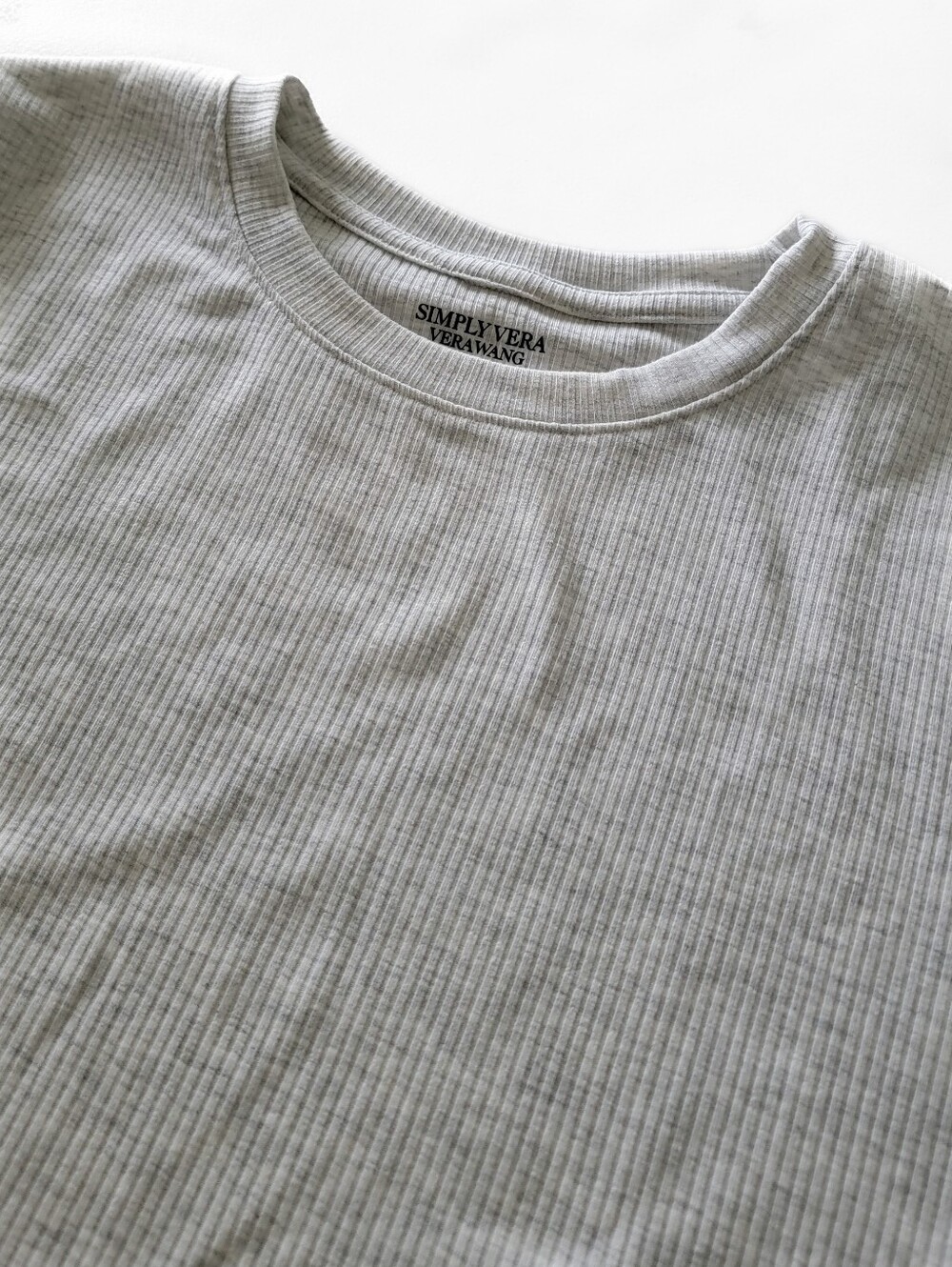 Simply Vera Vera Wang Light Gray Short Sleeve Crew Neck Tee Size XL - Picture 4 of 6